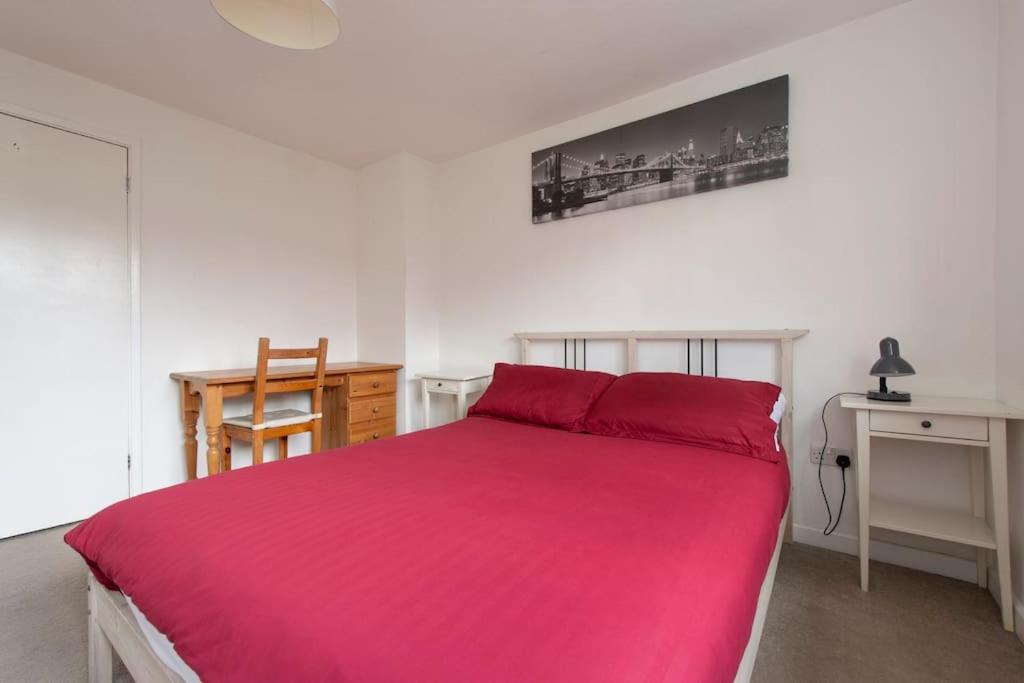 Holiday home Lovely 2-bed 15 Minutes To