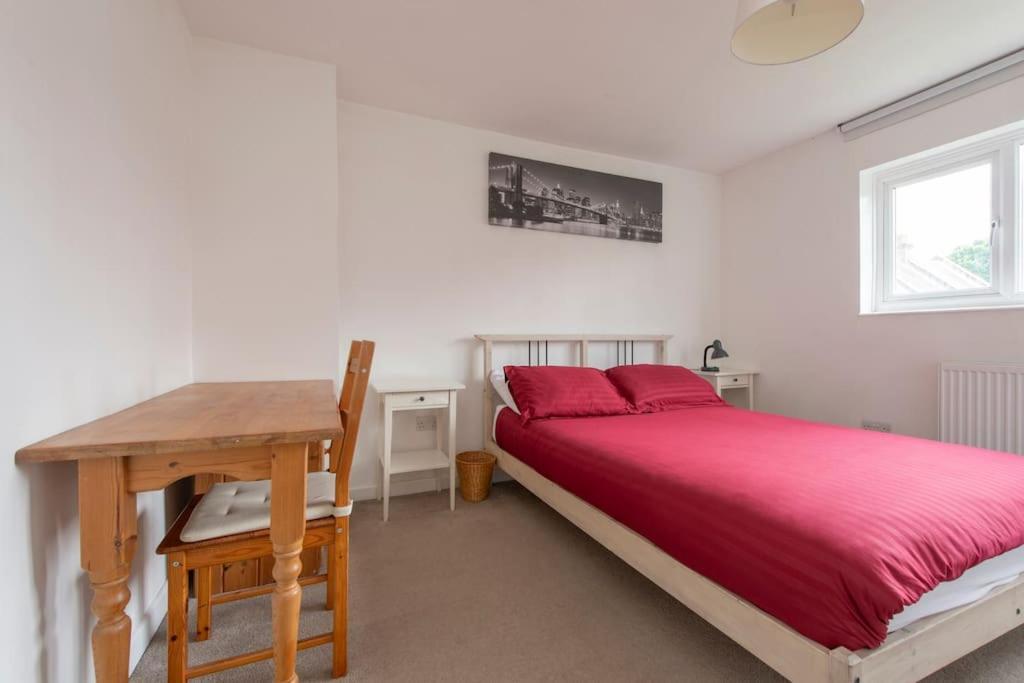 Holiday home Lovely 2-bed 15 Minutes To