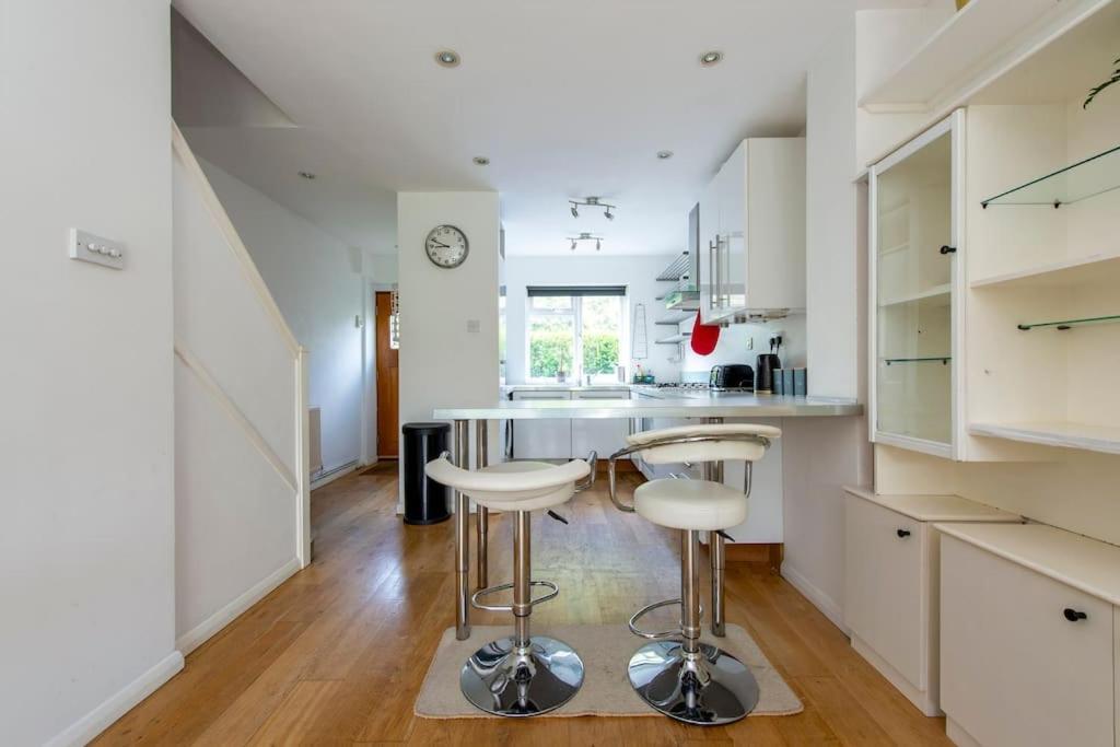 Holiday home Lovely 2-bed 15 Minutes To