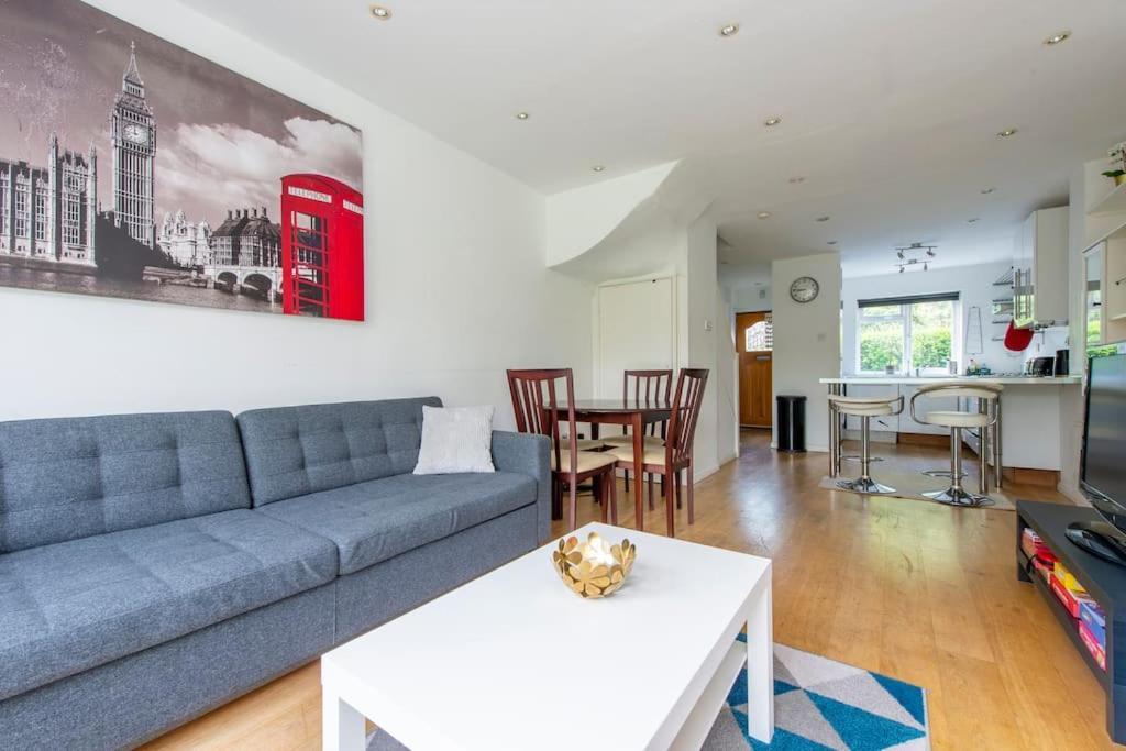 Holiday home Lovely 2-bed 15 Minutes To