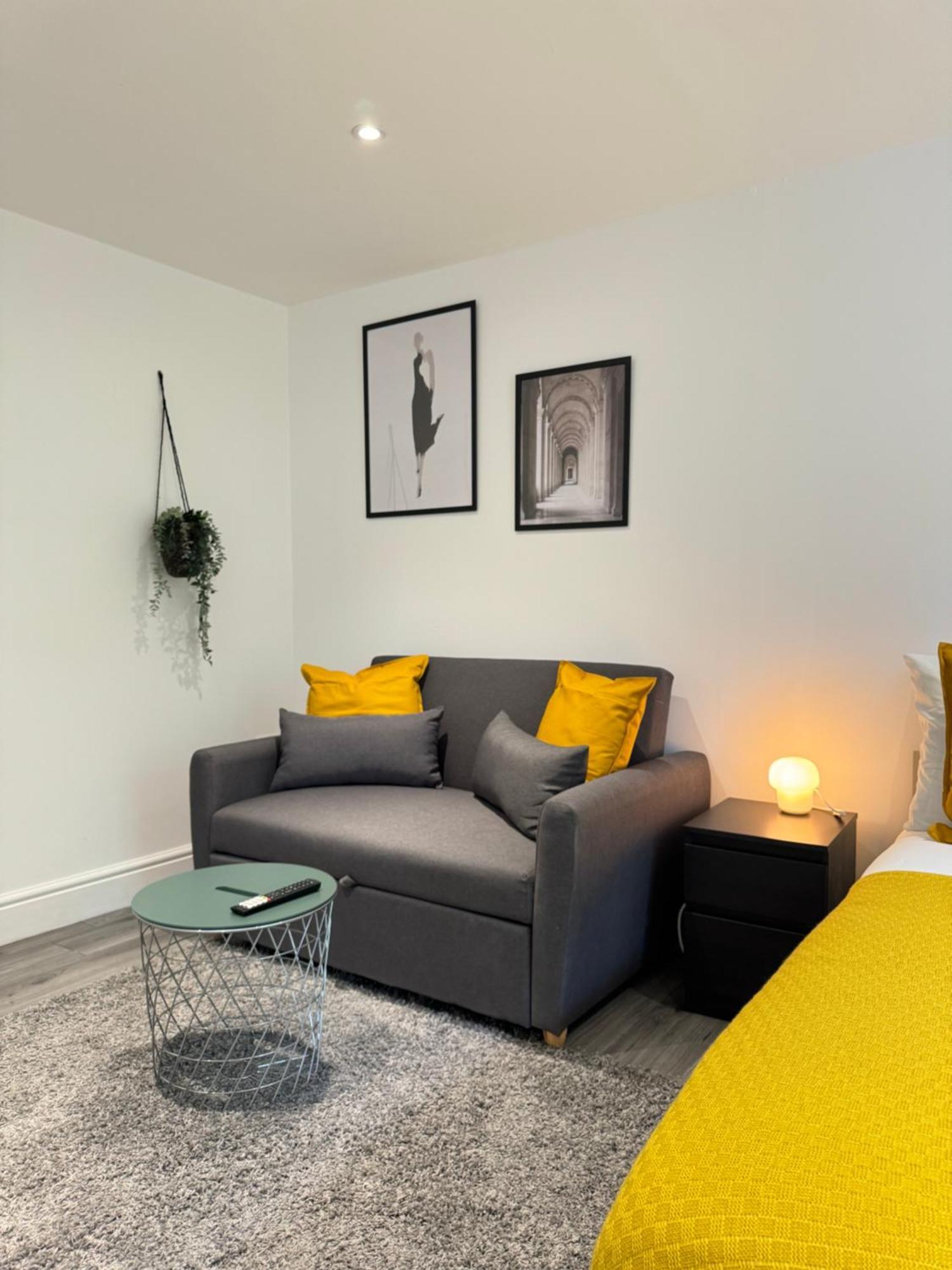 En-suite Bedroom For Up To 4! Sofa Bed - Near Stratford Gasthuis *