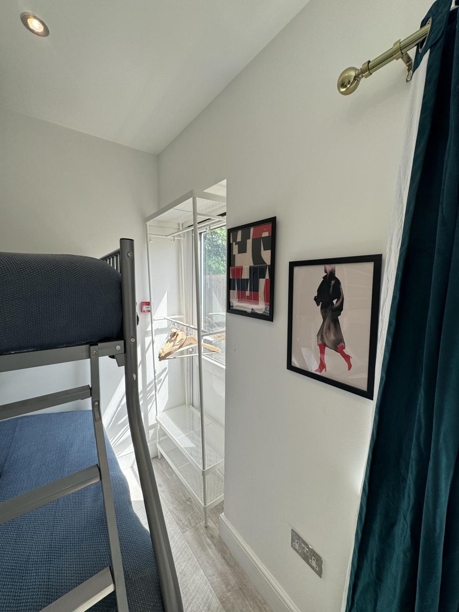 En-suite Bedroom For Up To 4! Sofa Bed - Near Stratford Londen