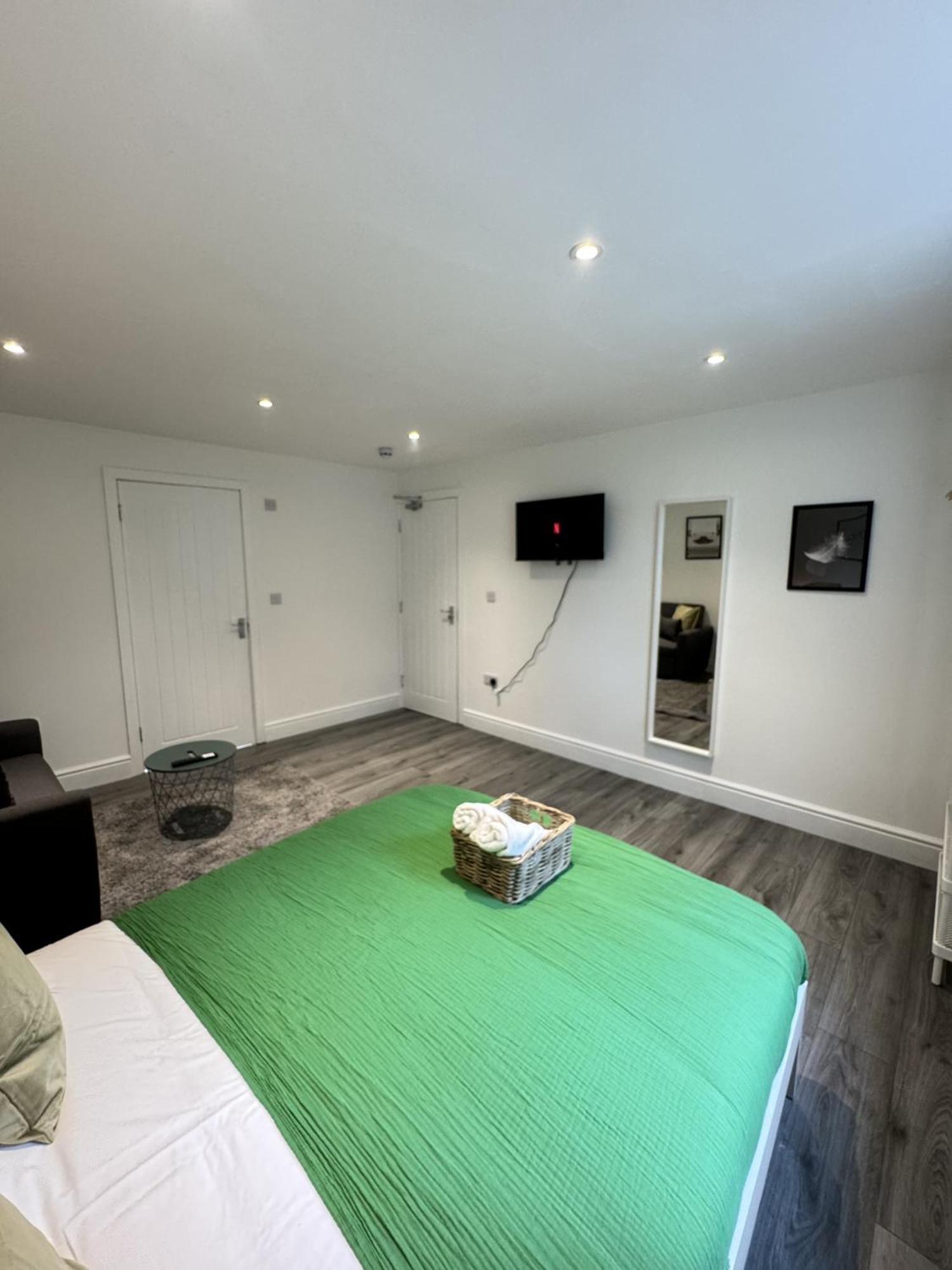 En-suite Bedroom For Up To 4! Sofa Bed - Near Stratford Gasthuis Londen