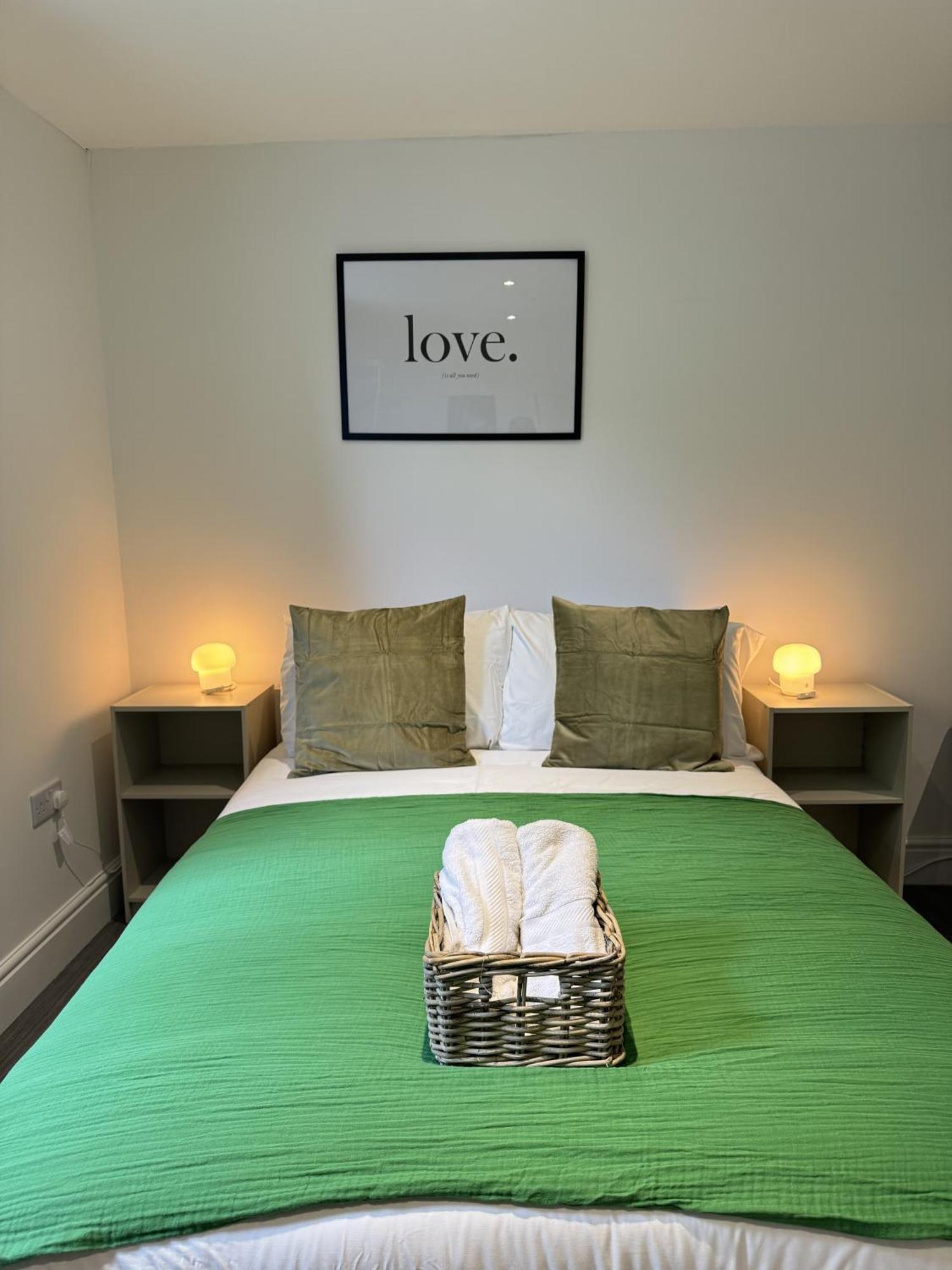 Gasthuis En-suite Bedroom For Up To 4! Sofa Bed - Near Stratford *