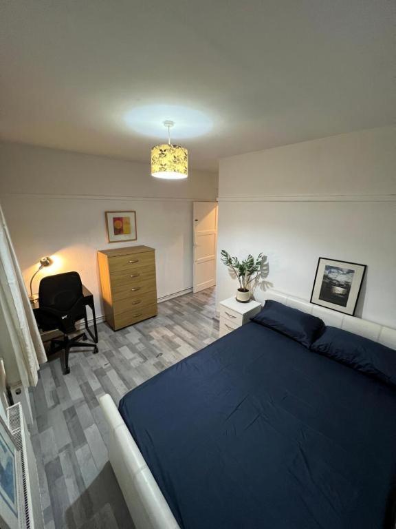 Aldgate East R2 Guest house London