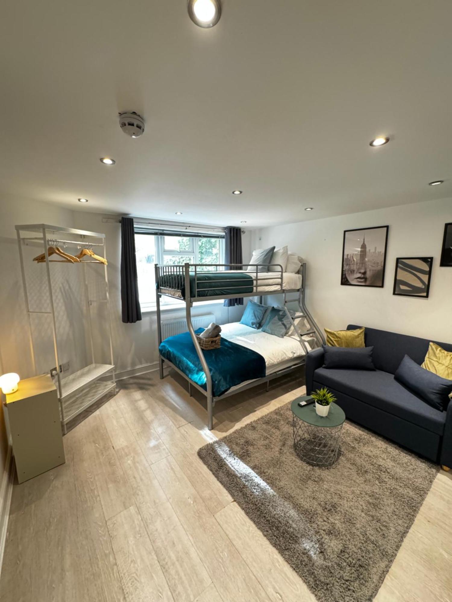 Gasthuis En-suite Bedroom For Up To 4! Sofa Bed - Near Stratford *