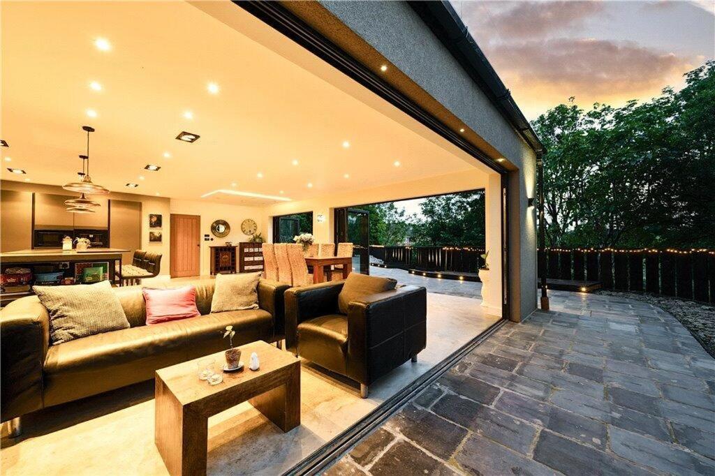 The Ridge - Luxury Designer With Hot Tub And Sauna, Bexley Borough Of Villa *