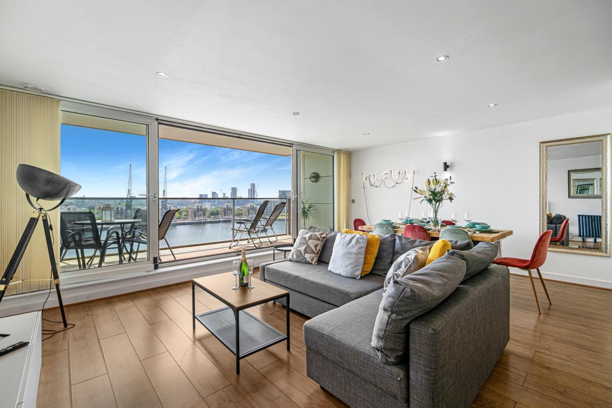 Apartment Excel Waterfront Serenity London
