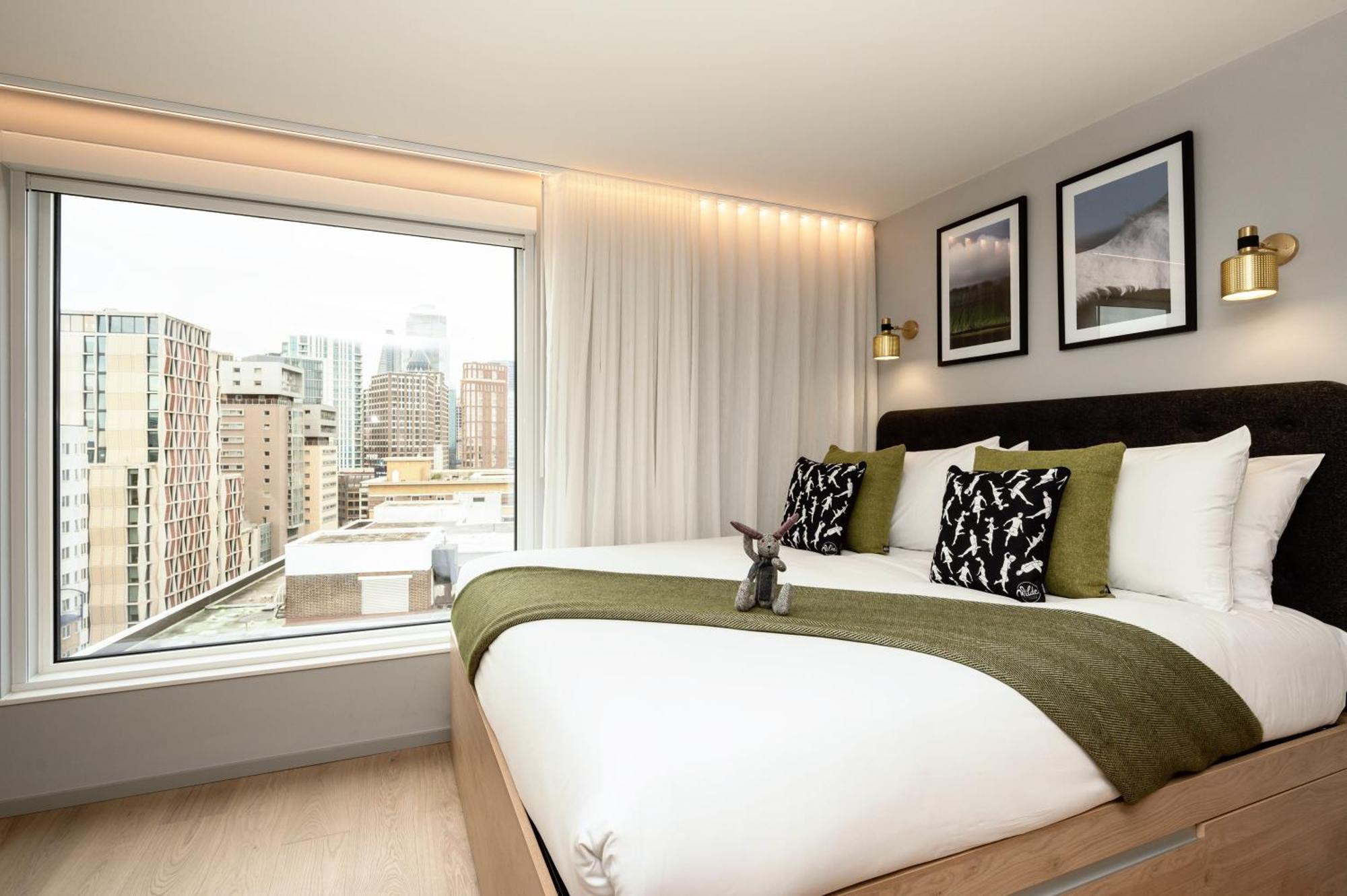 Wilde Aldgate Tower Bridge