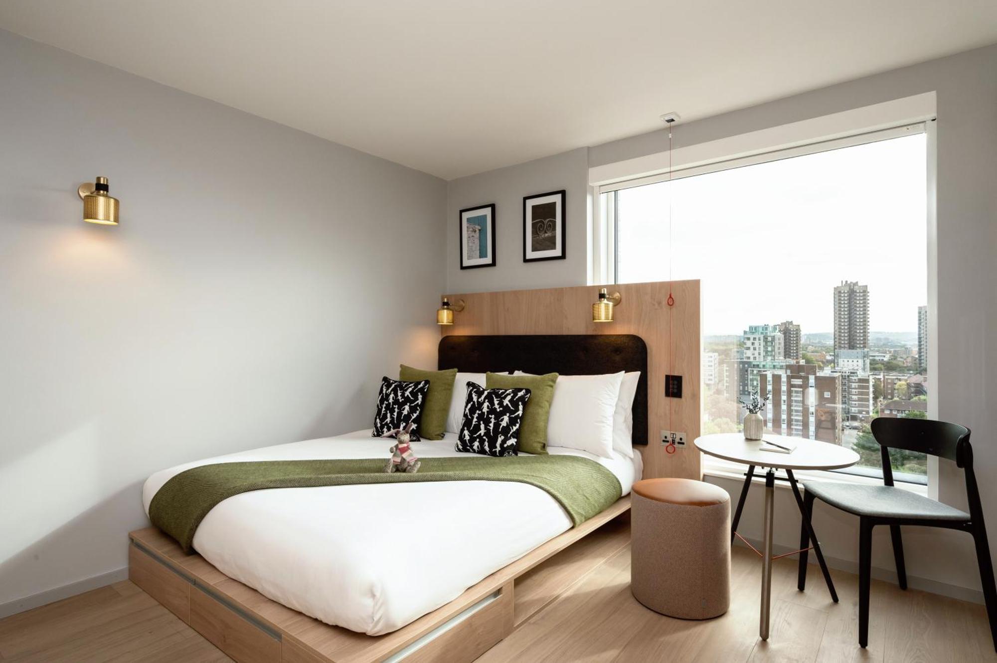 Wilde Aldgate Tower Bridge