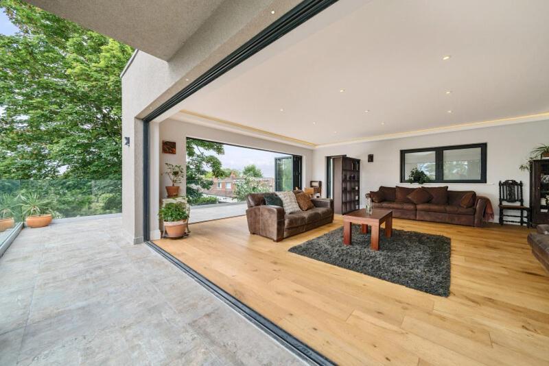 The Ridge - Luxury Designer With Hot Tub And Sauna, Bexley Borough Of Villa *