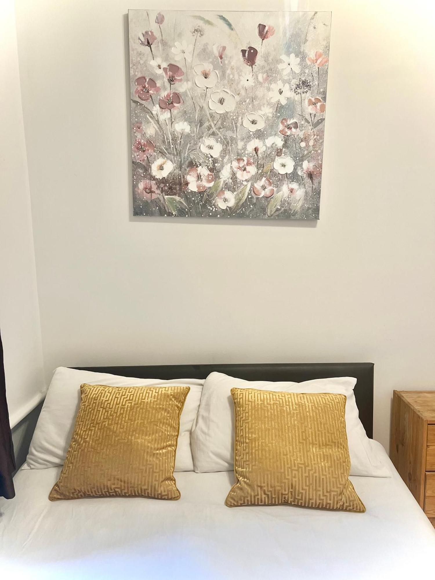 Stepney Green Holiday Apartment