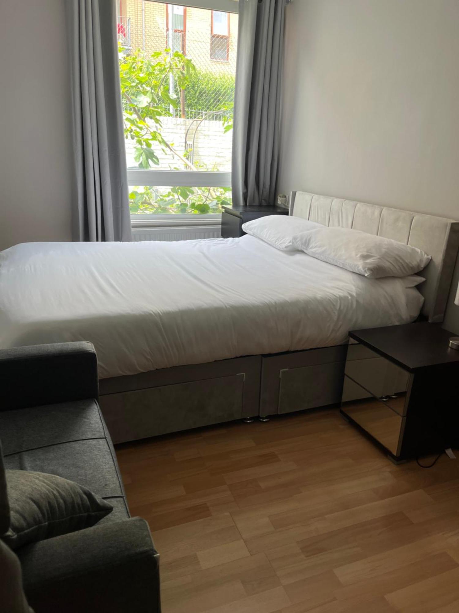 1 Bedroom Garden Flat Zone 2 Apartment *
