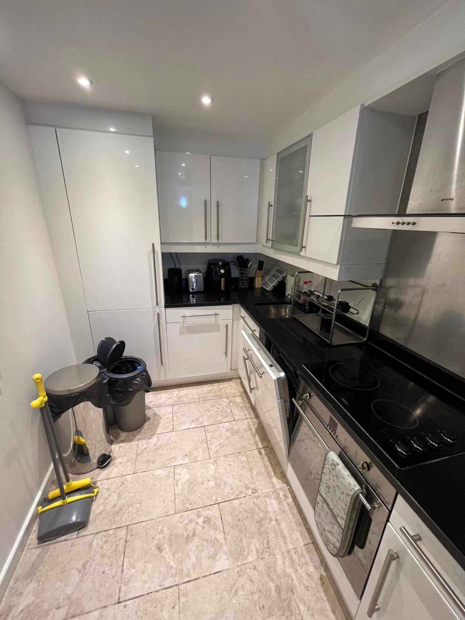 Roomzzz Near The Excel Exhibition Centre Royal Victoria O2 Arena Central 24 Hour Self Check-in * London