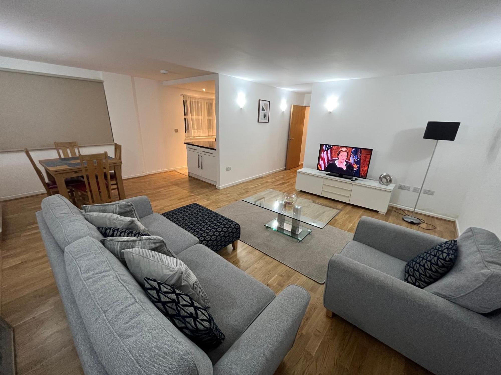 Roomzzz Near The Excel Exhibition Centre Royal Victoria O2 Arena Central 24 Hour Self Check-in Gjestgiverier London