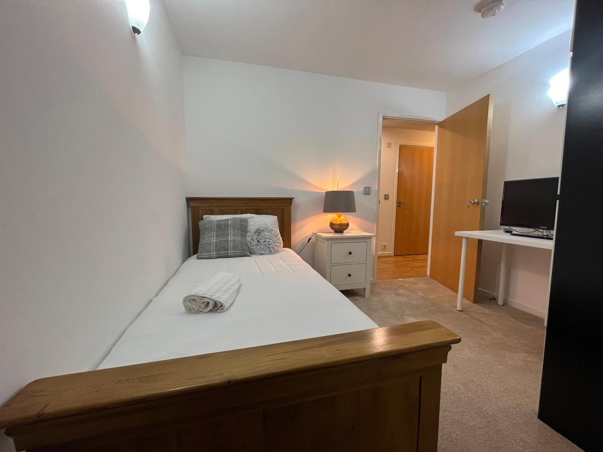 Roomzzz Near The Excel Exhibition Centre Royal Victoria O2 Arena Central 24 Hour Self Check-in * London