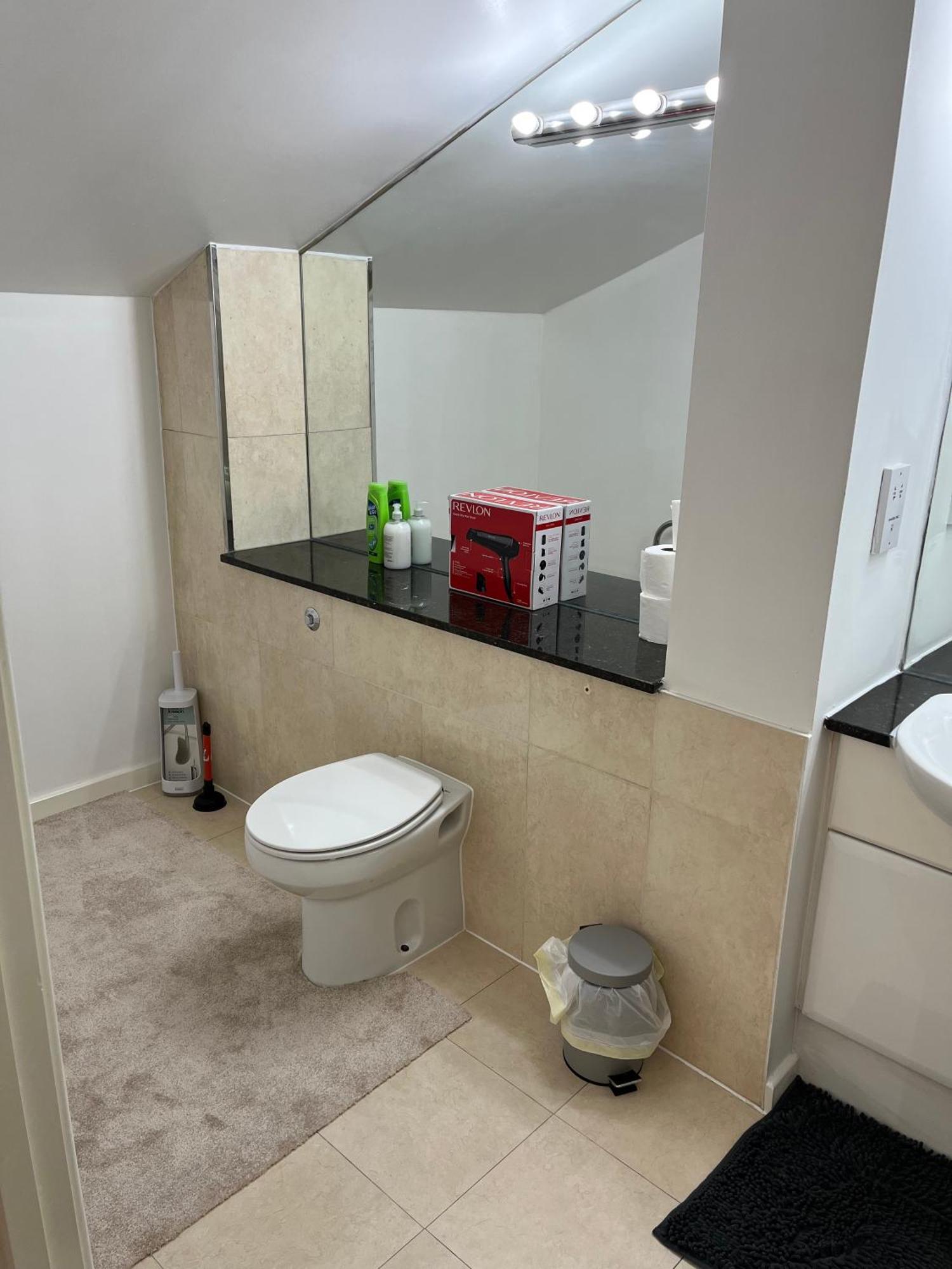 Gjestgiverier Roomzzz Near The Excel Exhibition Centre Royal Victoria O2 Arena Central 24 Hour Self Check-in
