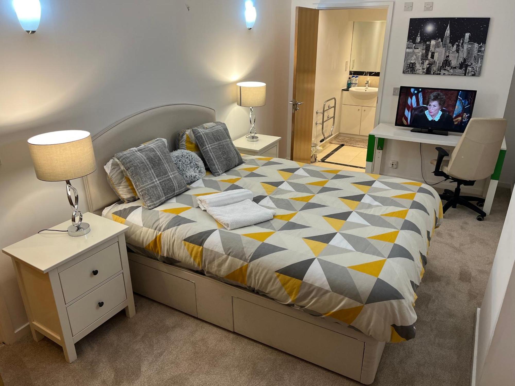 Roomzzz Near The Excel Exhibition Centre Royal Victoria O2 Arena Central 24 Hour Self Check-in * London