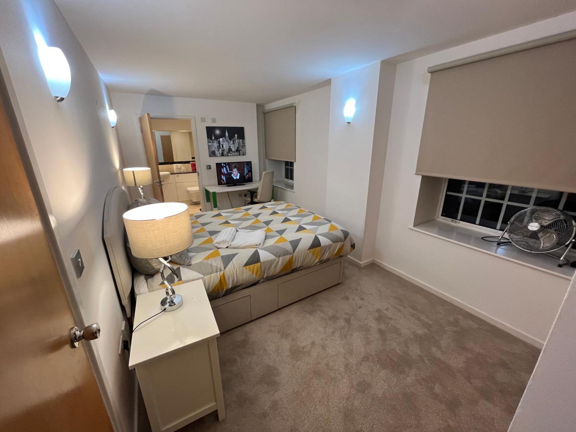 Gjestgiverier Roomzzz Near The Excel Exhibition Centre Royal Victoria O2 Arena Central 24 Hour Self Check-in London