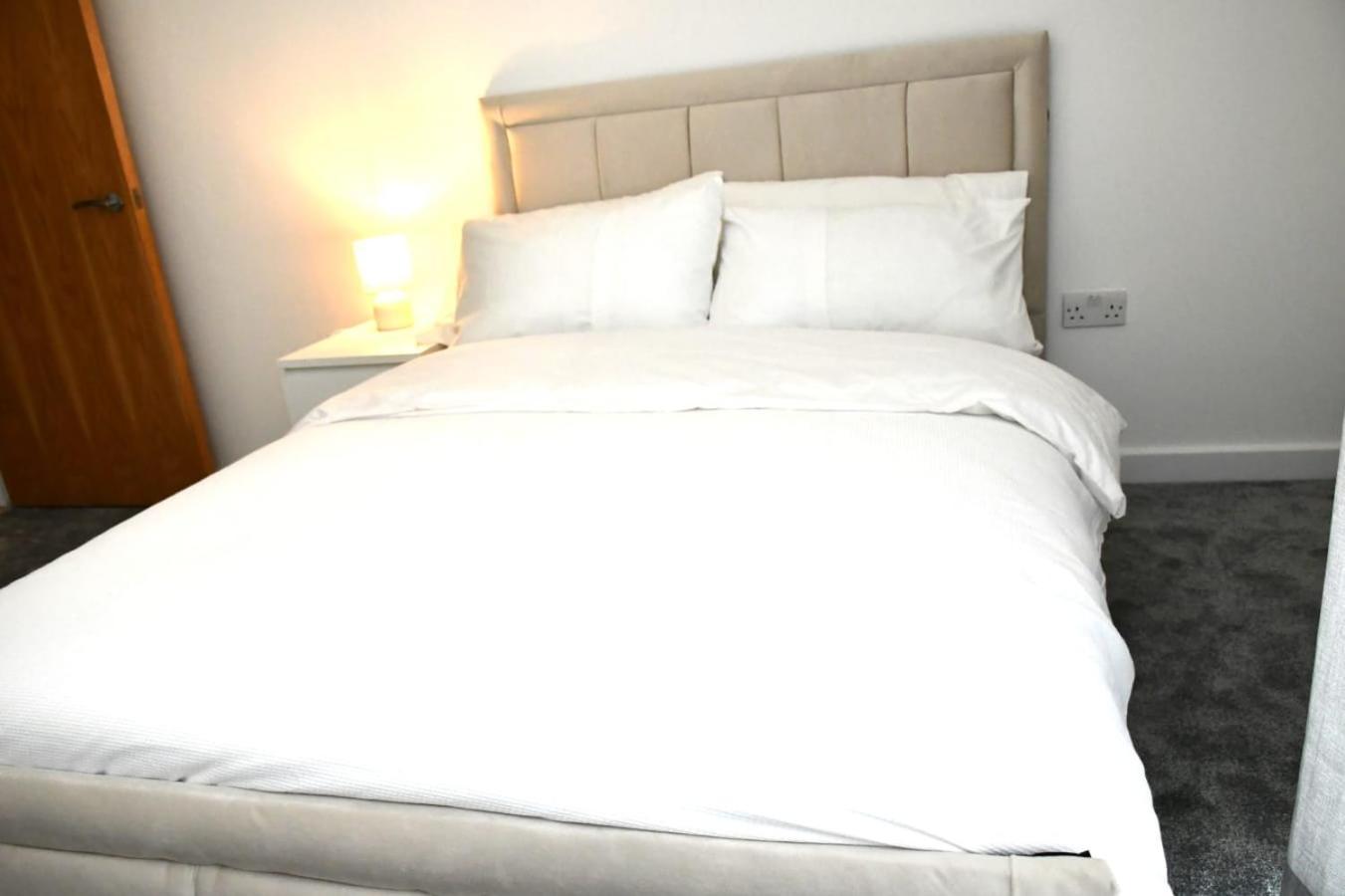 Spacious 2bedroom In Airport London