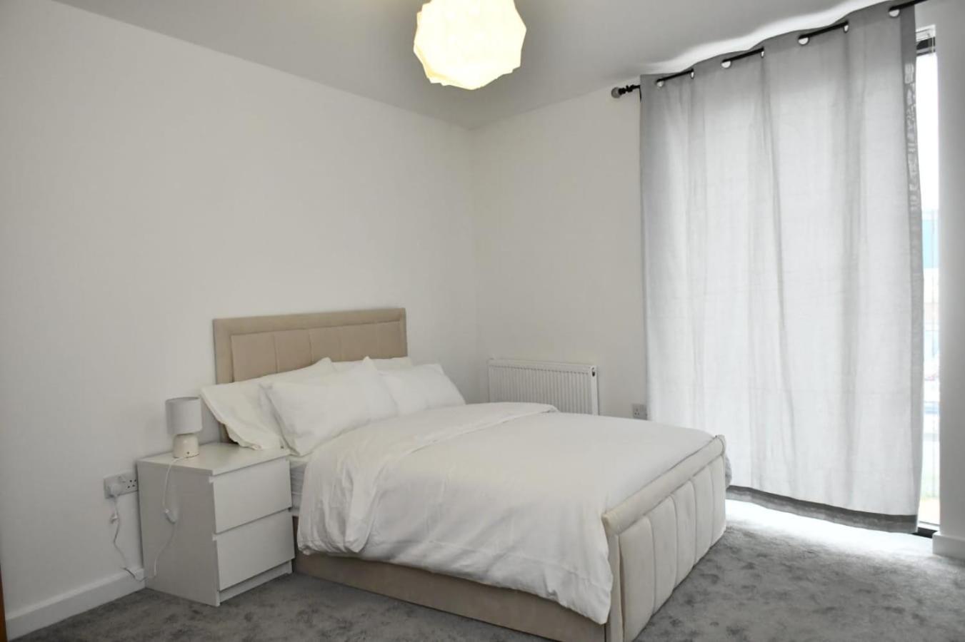 Spacious 2bedroom In Airport London