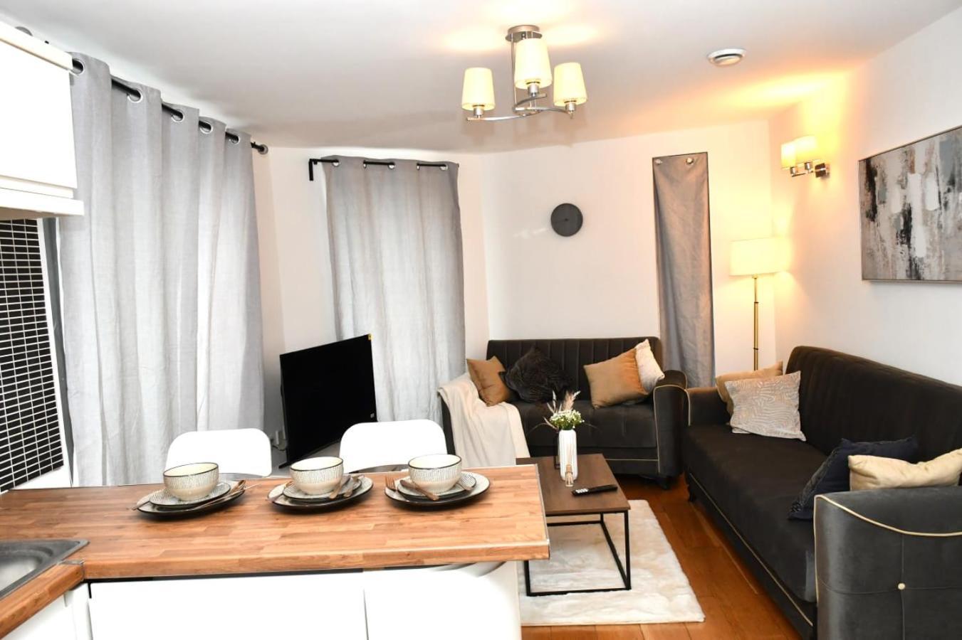 Spacious 2bedroom In Airport Apartment London