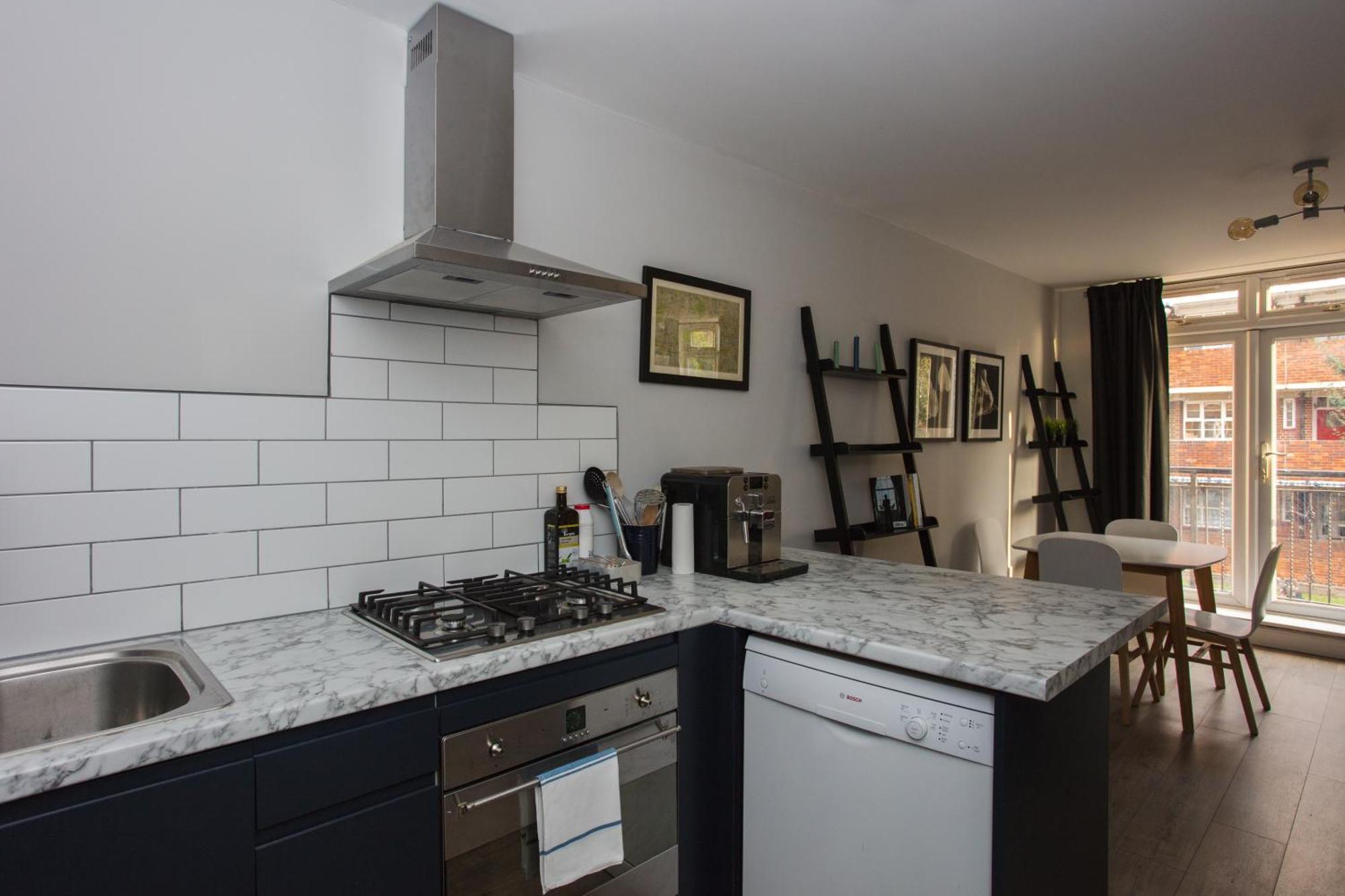 Lovely 2 Bedroom Flat Near Whitechapel Station Leilighet London