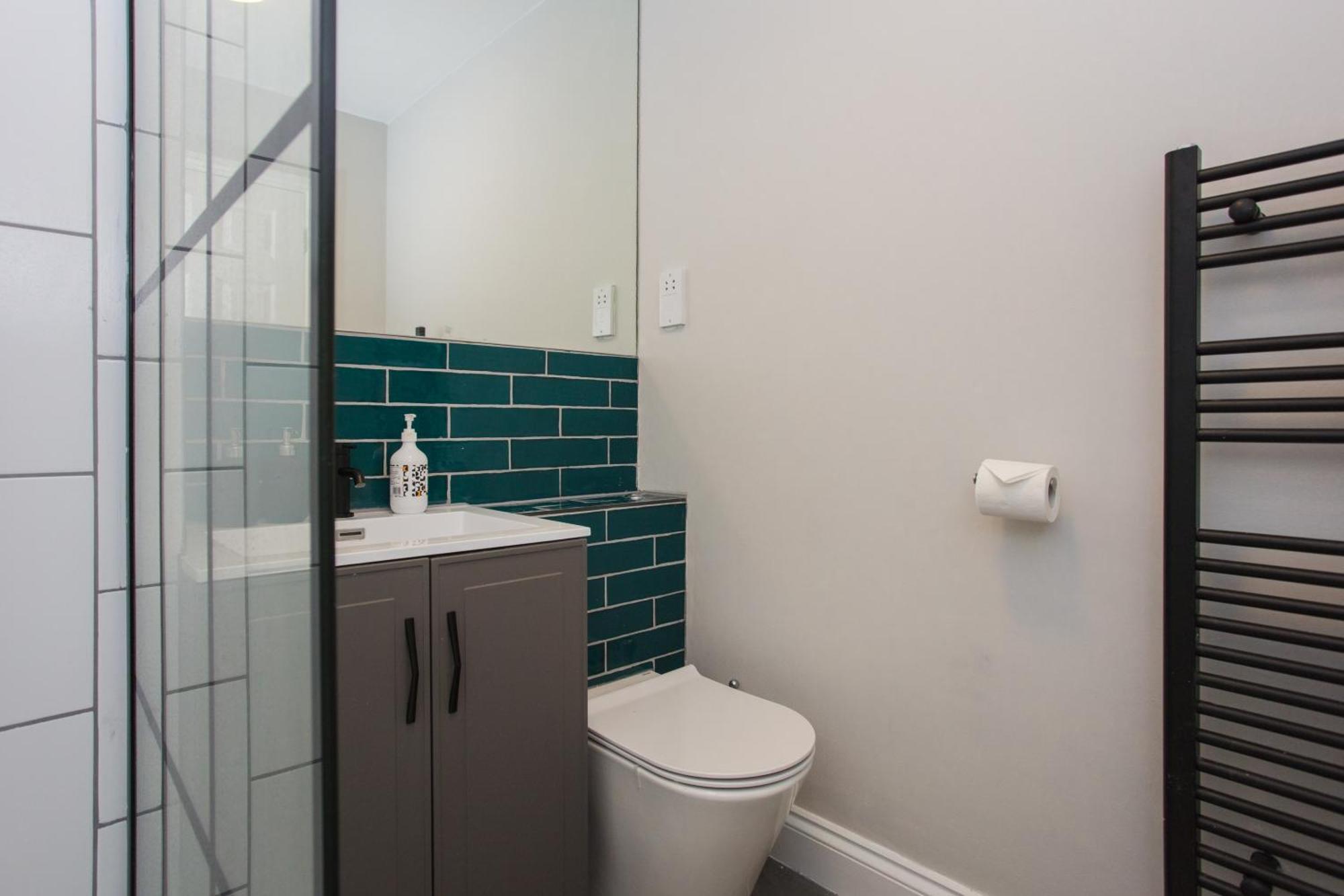 Lovely 2 Bedroom Flat Near Whitechapel Station Leilighet London