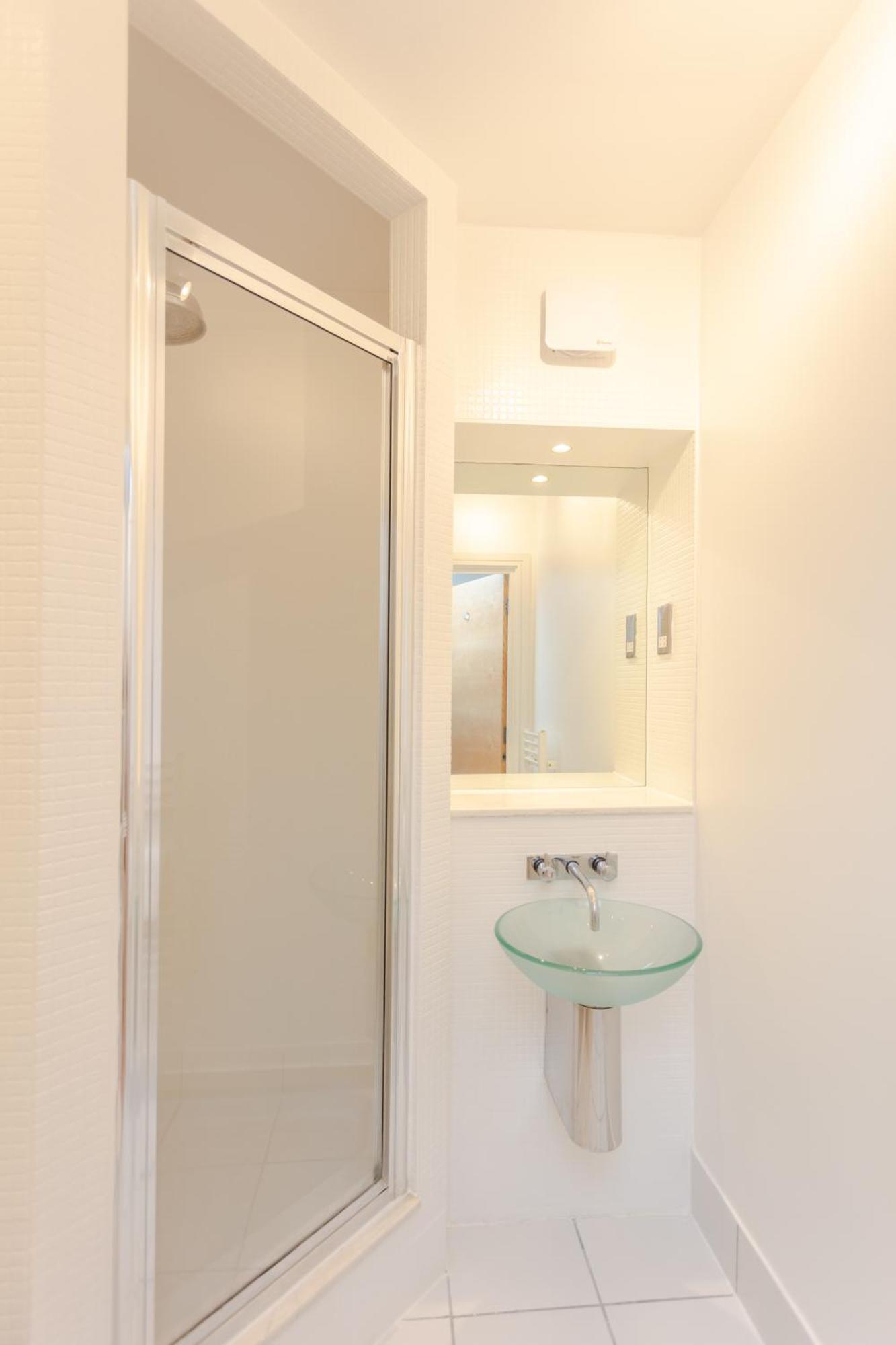 Spacious 2 Bedroom Flat On Bermondsey St London