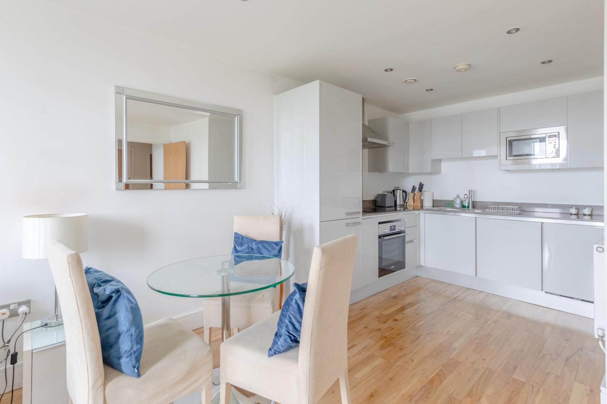 Sleek & Sunny 1bd Flat Near Greenwhich - Deptford! Apartamento