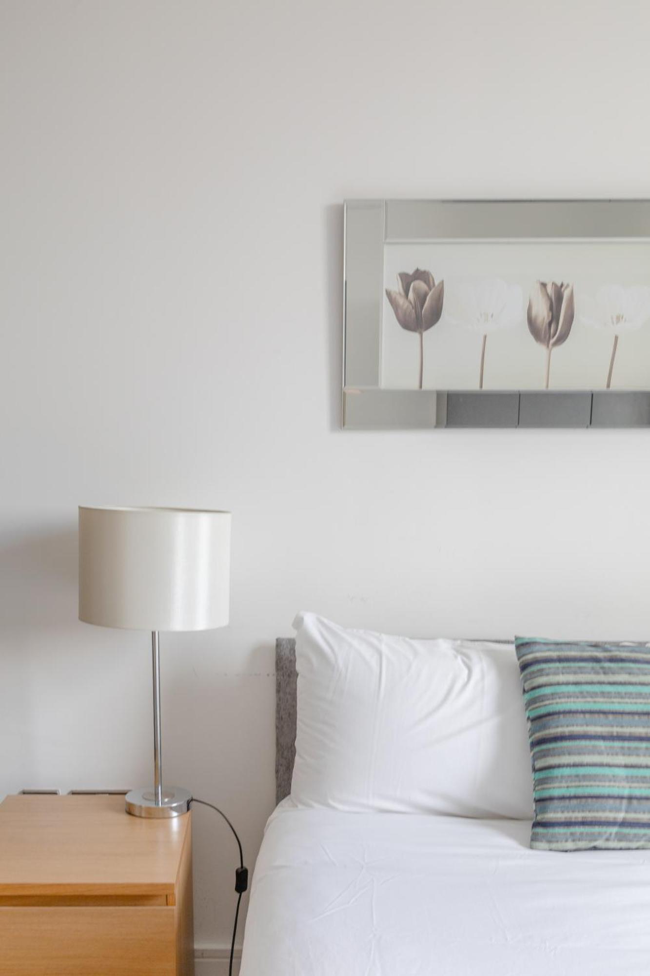 Sleek & Sunny 1bd Flat Near Greenwhich - Deptford! Apartamento Londres