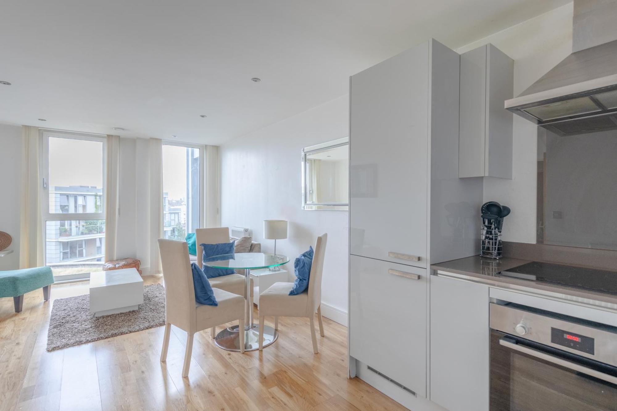 Sleek & Sunny 1bd Flat Near Greenwhich - Deptford! Apartamento
