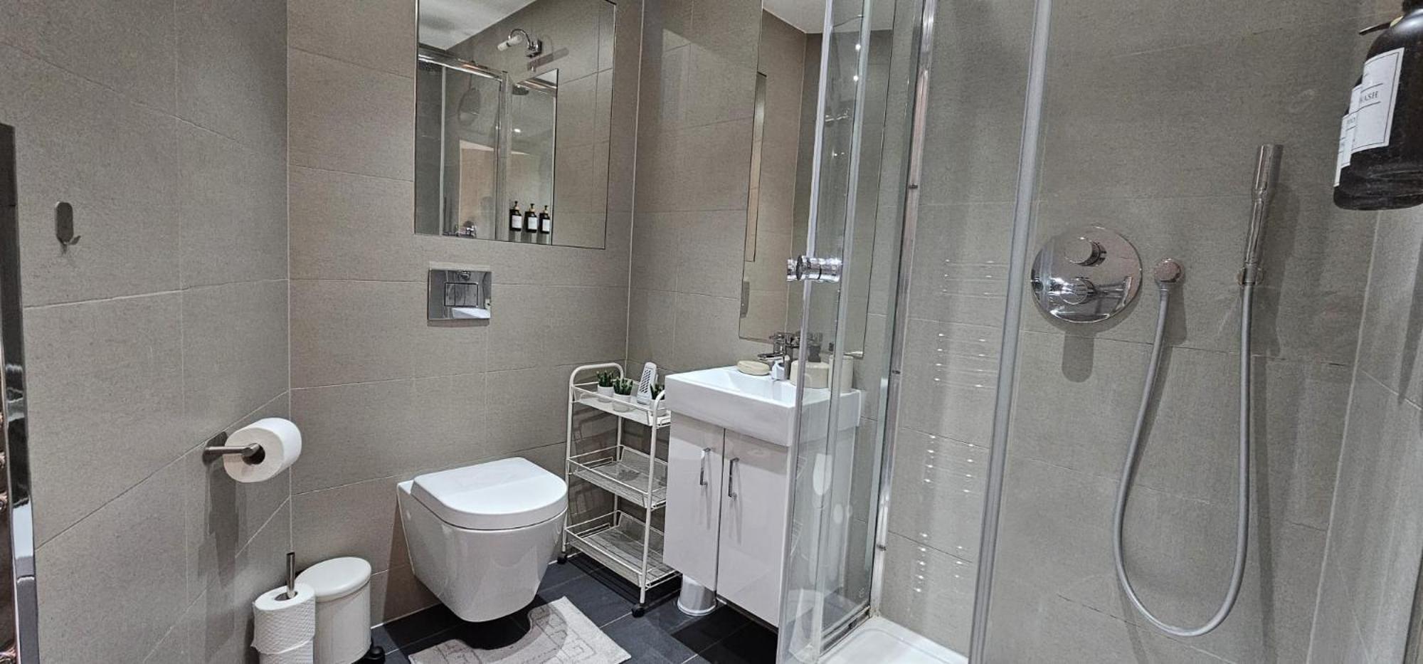 A Vibrant 2 Bed & 2 Bath In Old Street Zone 1 Londen
