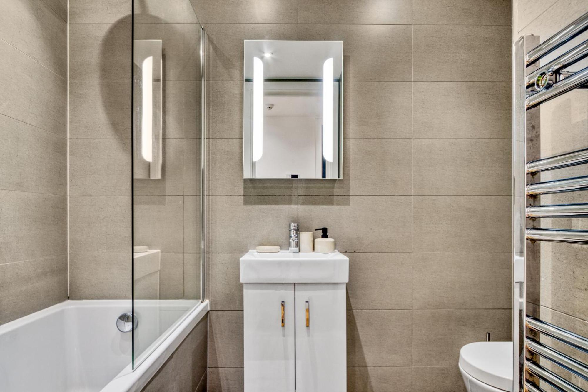 A Vibrant 2 Bed & 2 Bath In Old Street Zone 1 Londen