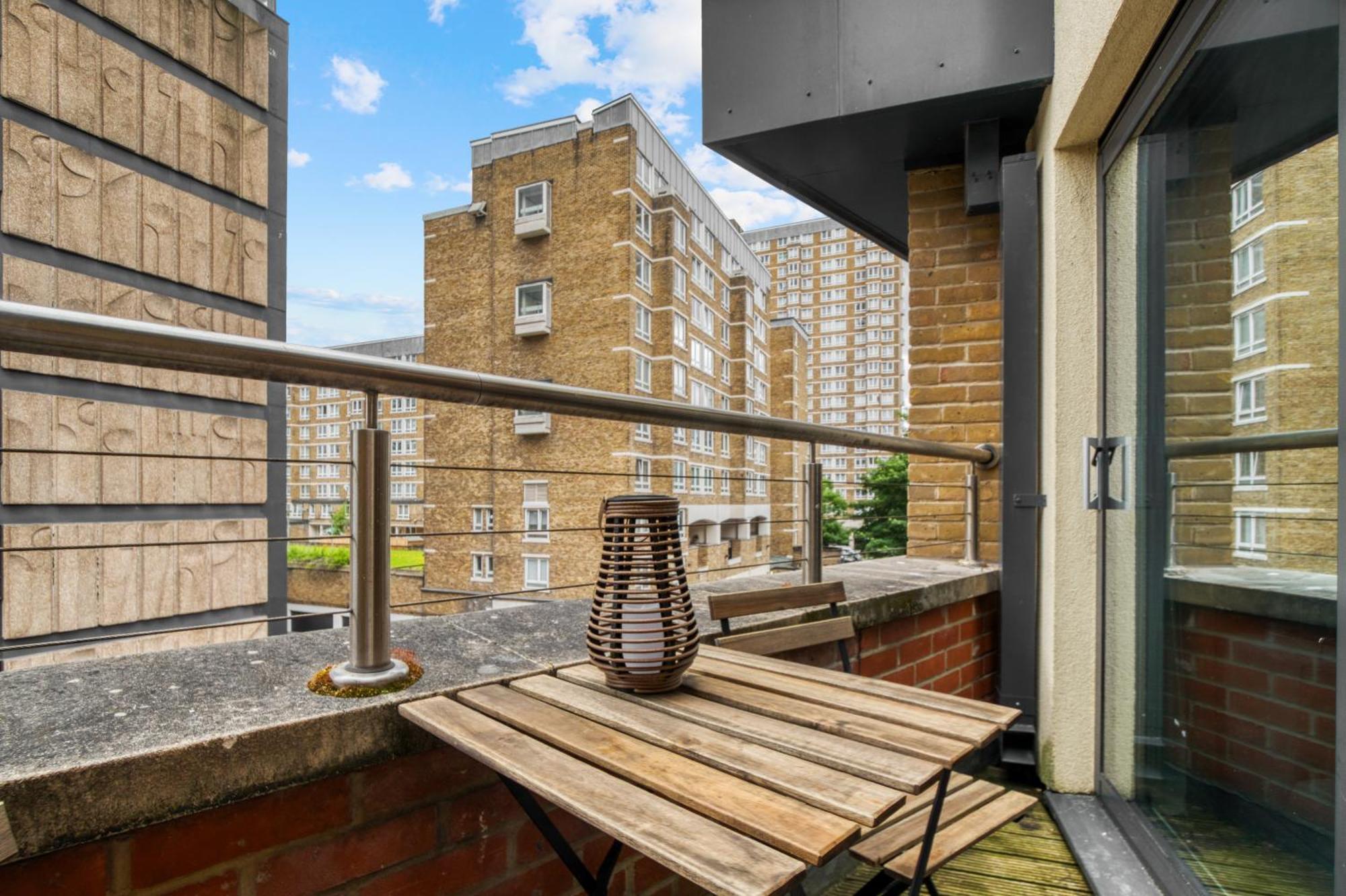 A Vibrant 2 Bed & 2 Bath In Old Street Zone 1 Appartement