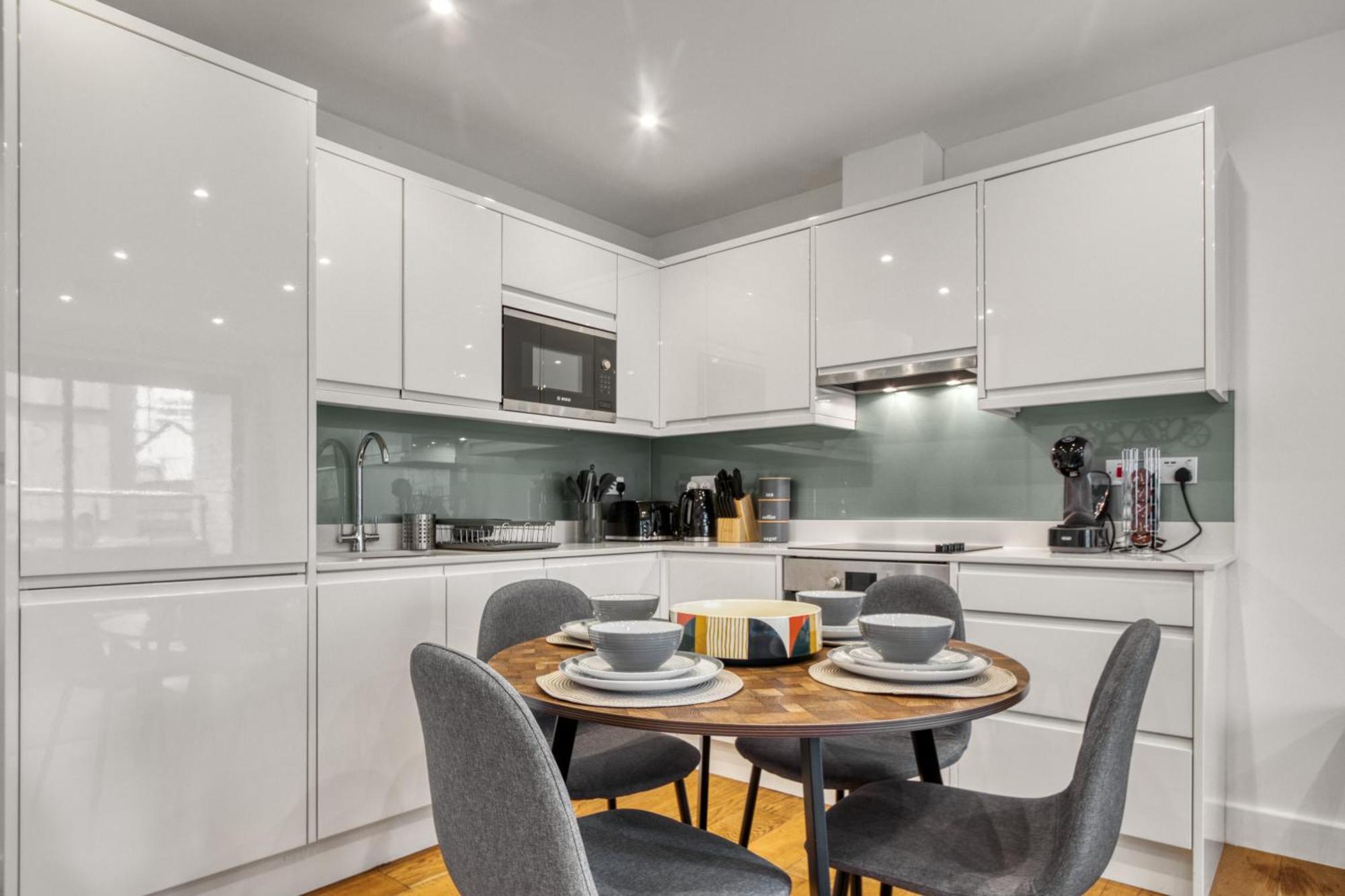 A Vibrant 2 Bed & 2 Bath In Old Street Zone 1 * Londen