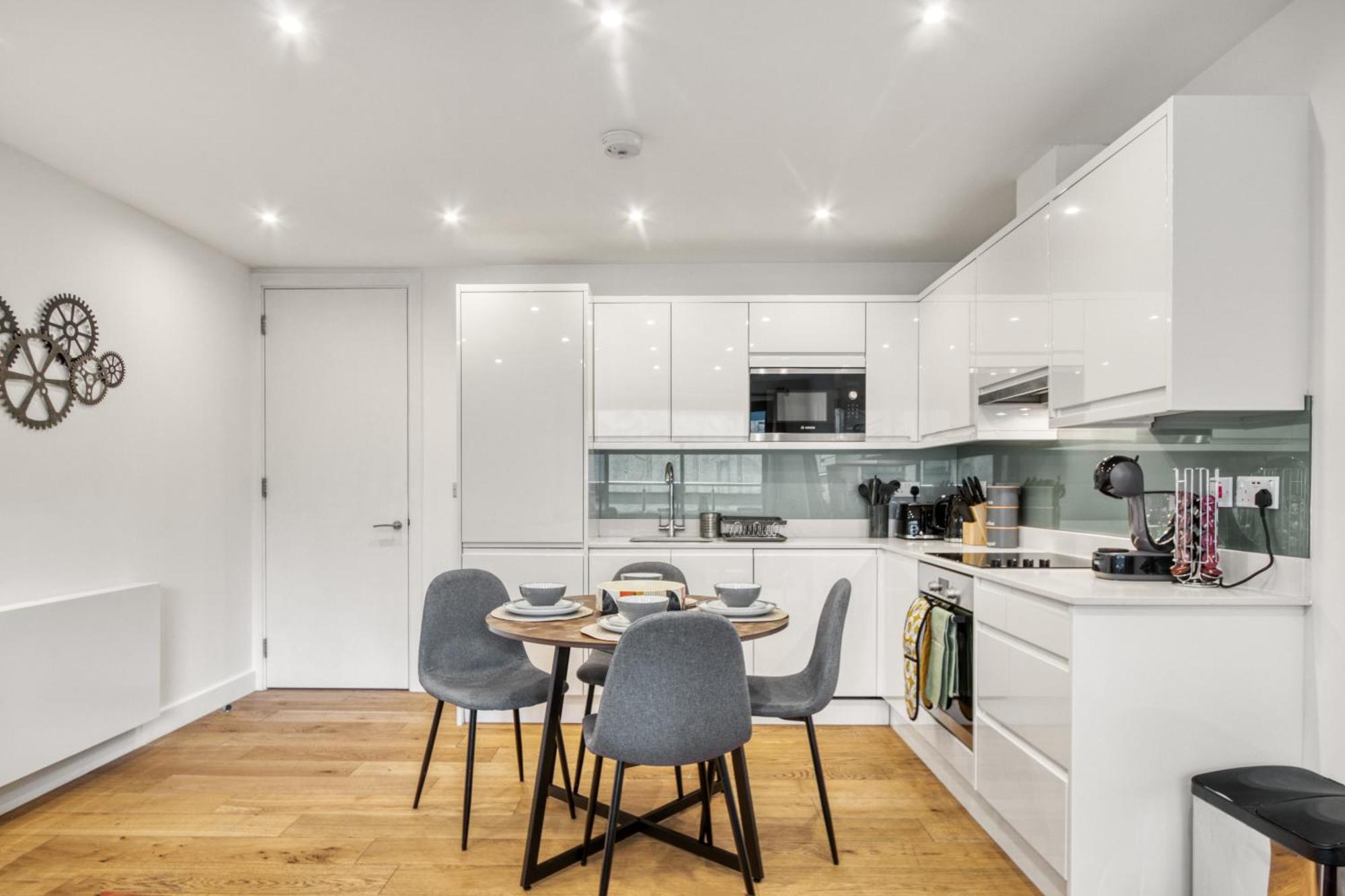 A Vibrant 2 Bed & 2 Bath In Old Street Zone 1 Londen