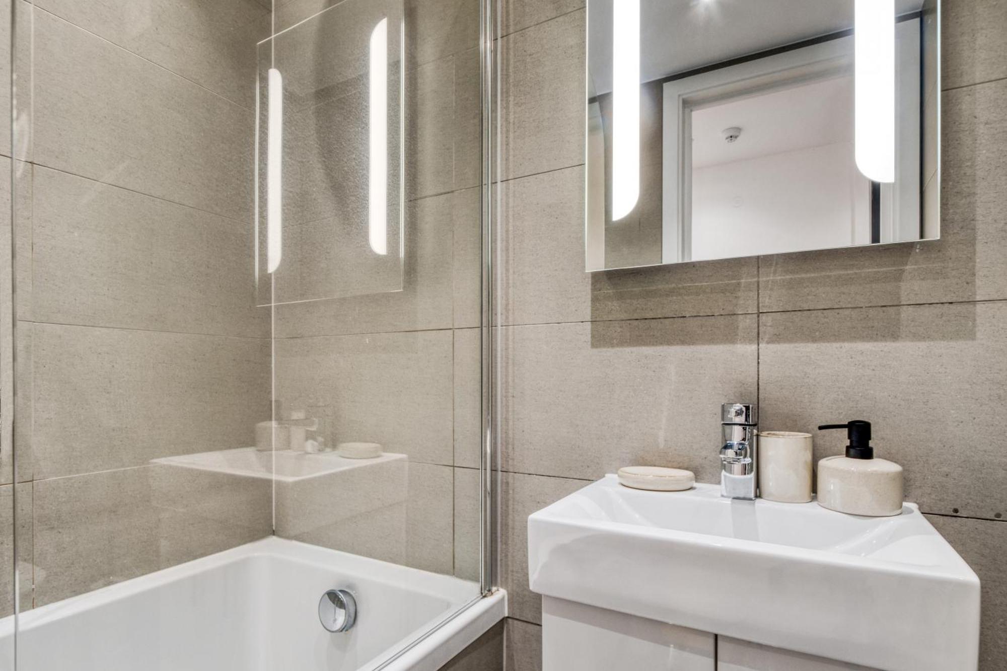 Appartement A Vibrant 2 Bed & 2 Bath In Old Street Zone 1 Londen