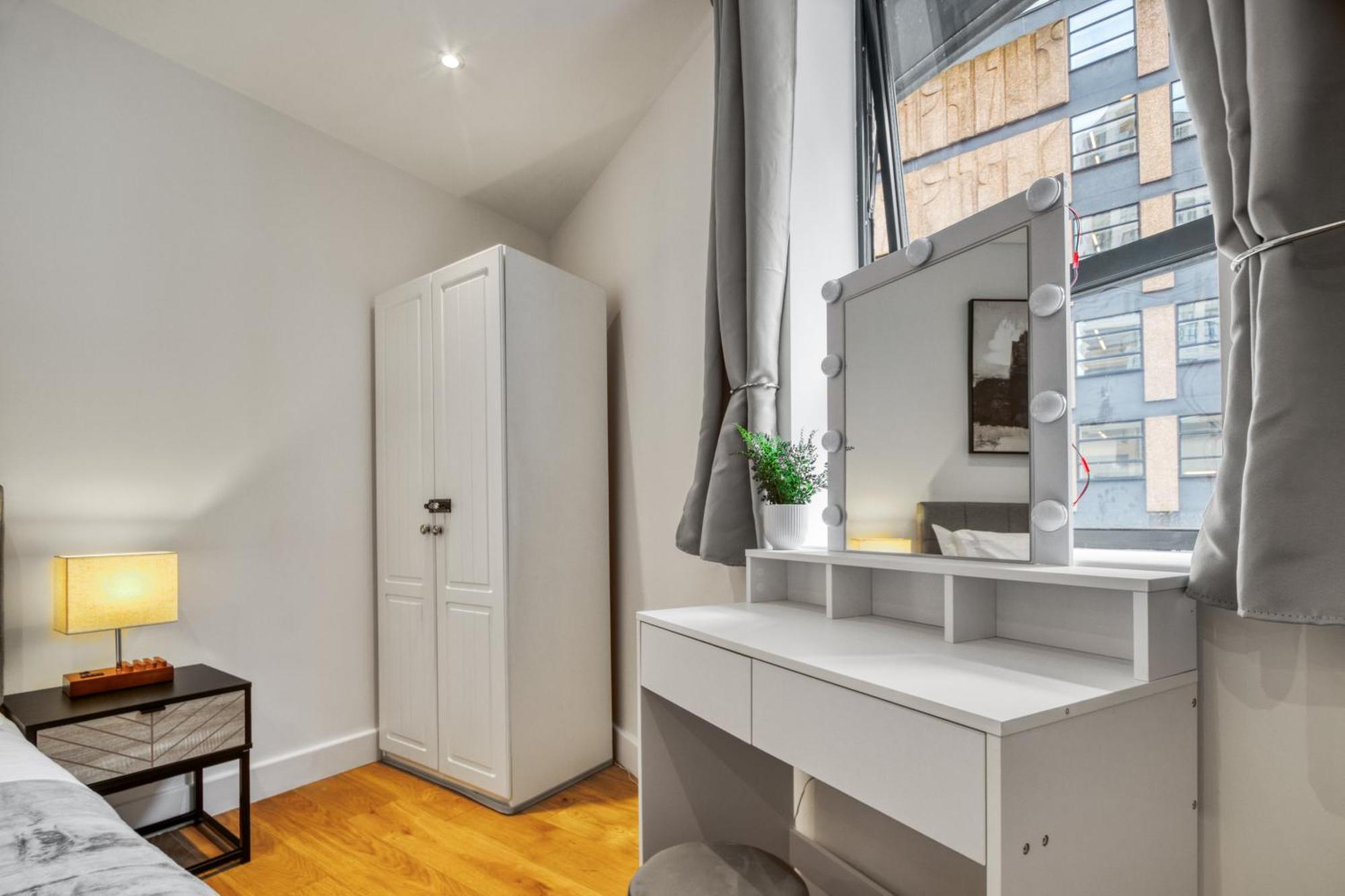 A Vibrant 2 Bed & 2 Bath In Old Street Zone 1 Londen
