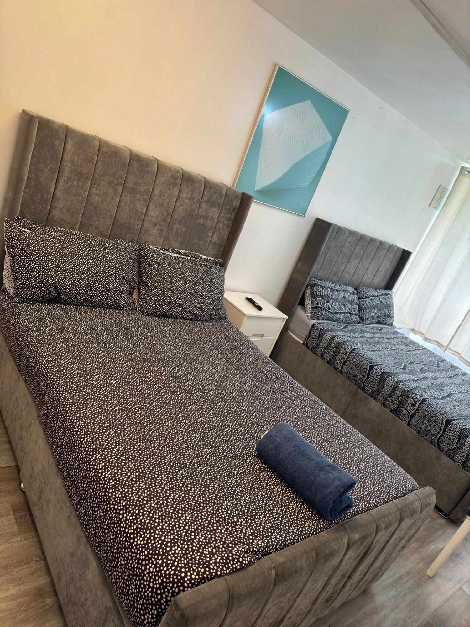 New! Xtra Large 4 Bedroom Up To 12 Guests Leilighet