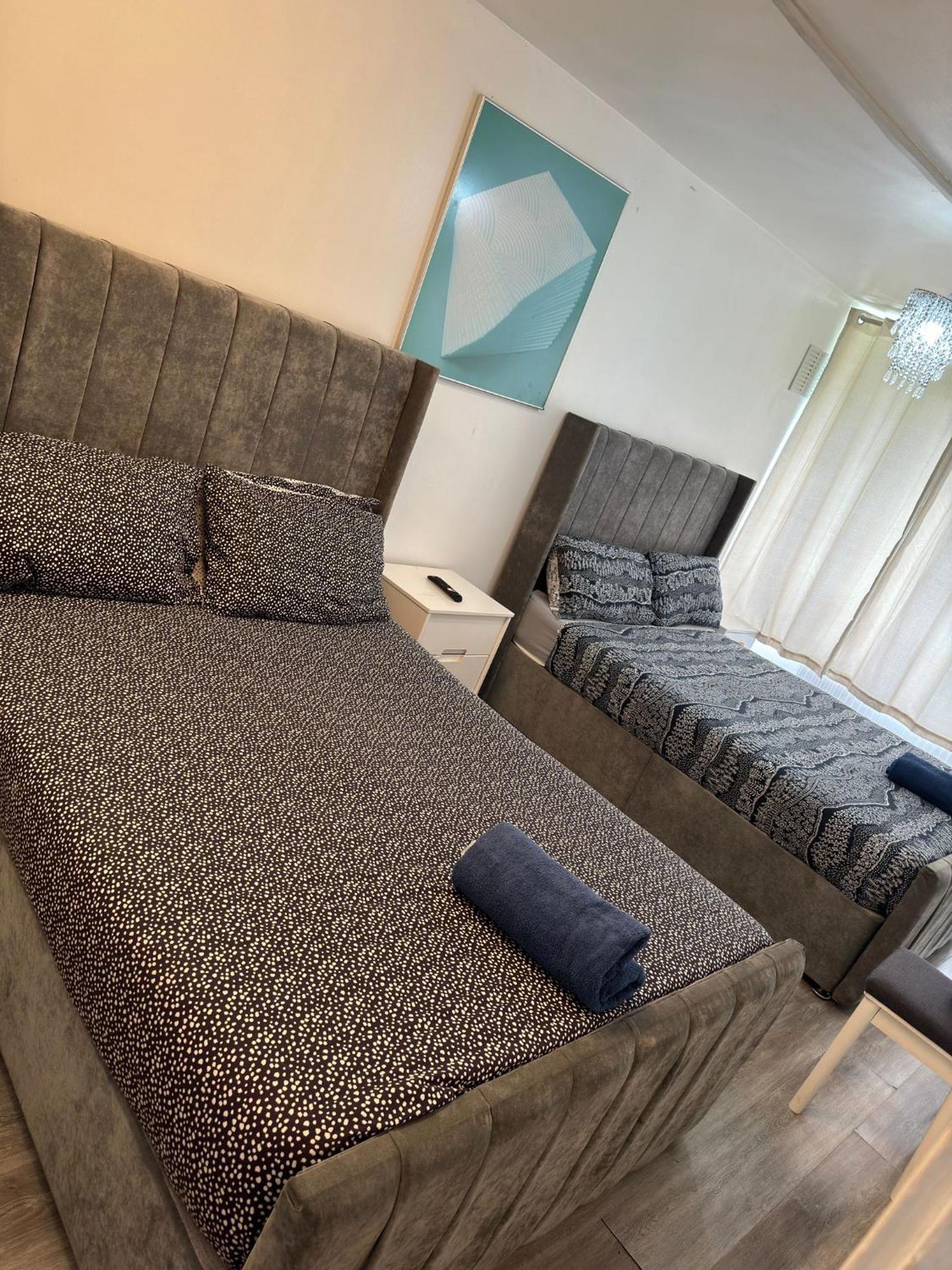 Leilighet New! Xtra Large 4 Bedroom Up To 12 Guests *