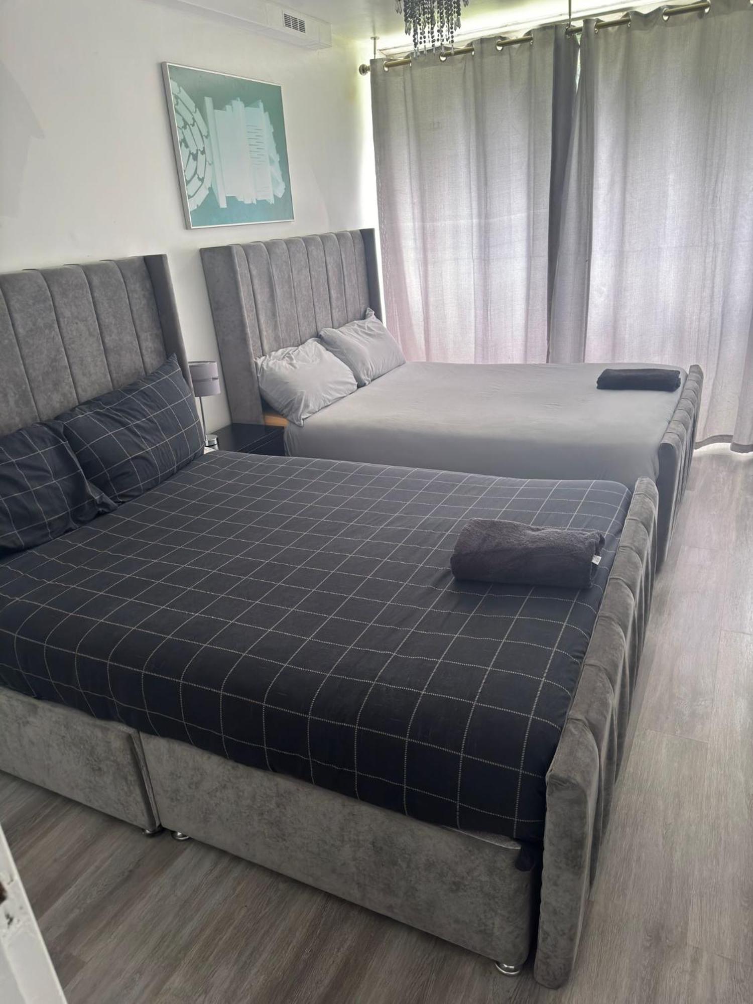 Leilighet New! Xtra Large 4 Bedroom Up To 12 Guests London