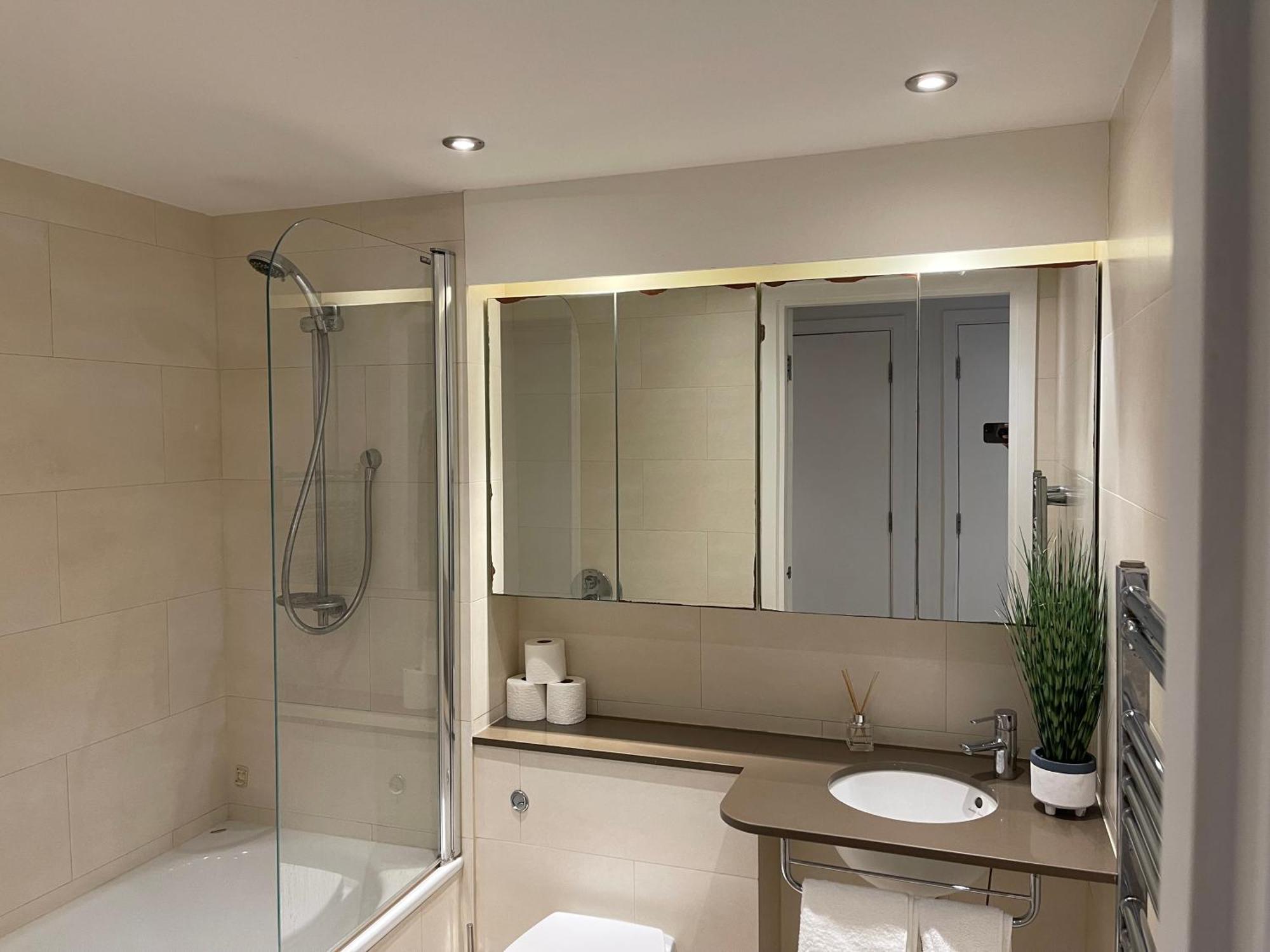 Modern Luxury 2 Bedroom In Excel * Londen