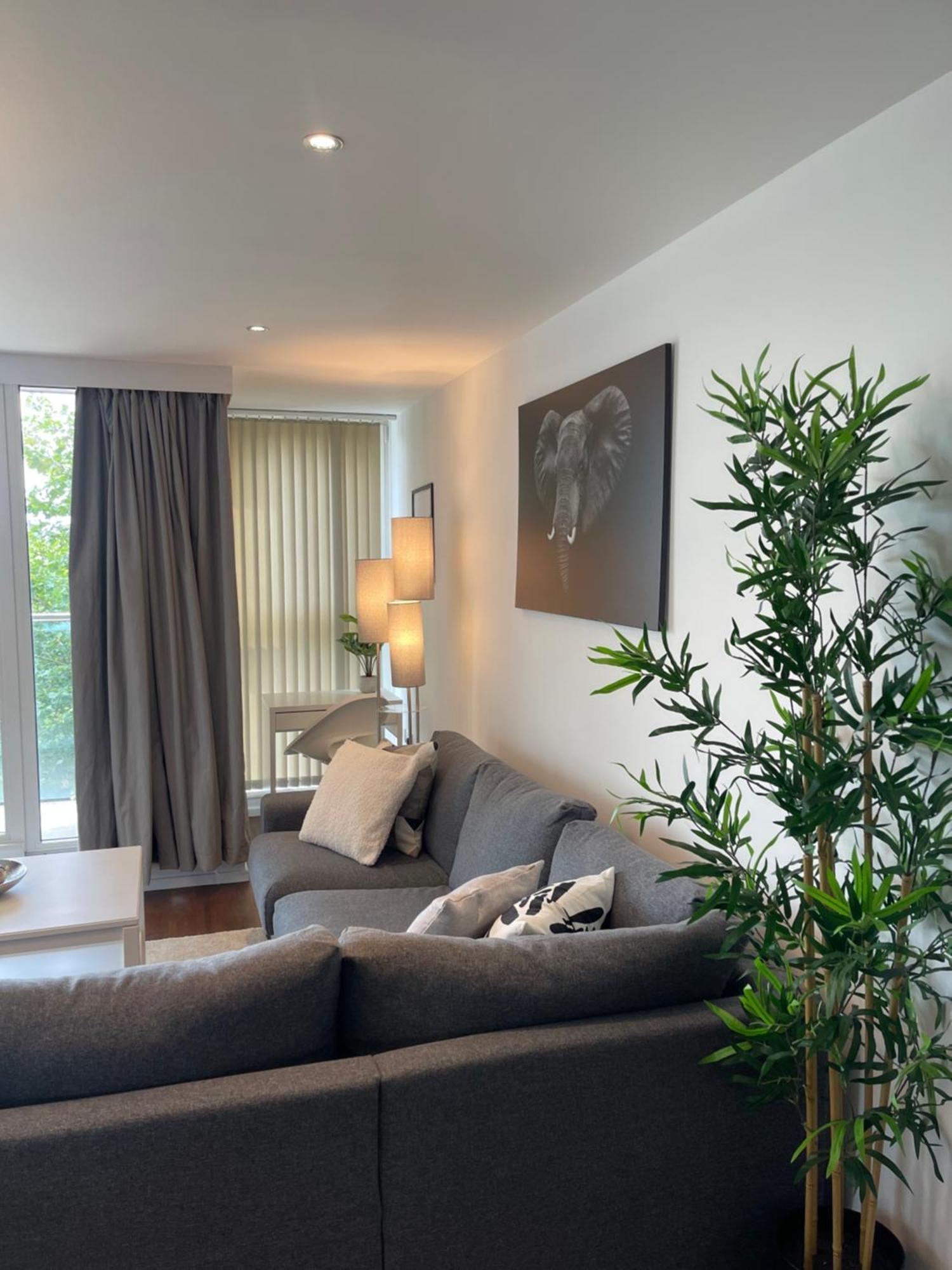 Modern Luxury 2 Bedroom In Excel Londen