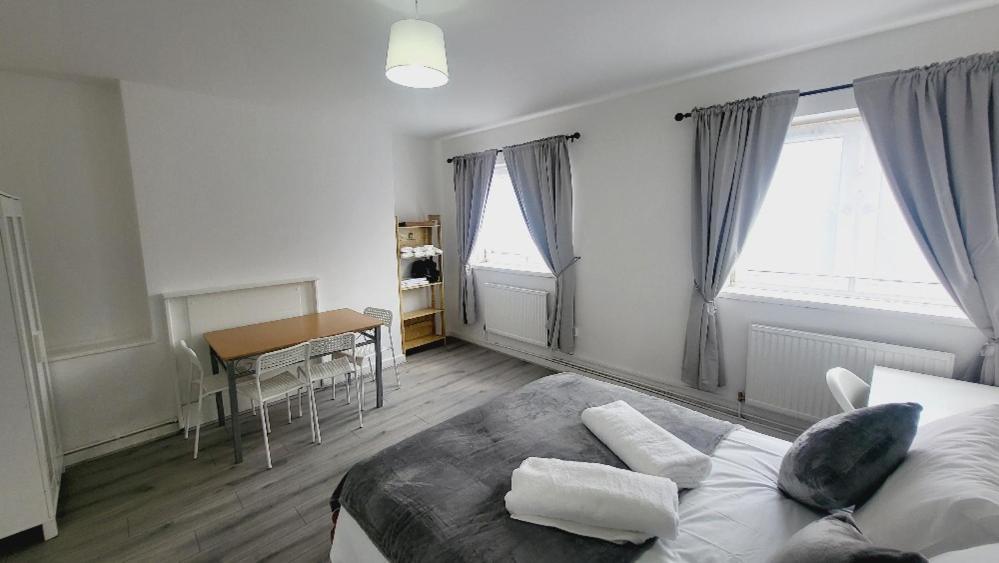 The Aryton Gould House - 2 To 3 Bed Apartment