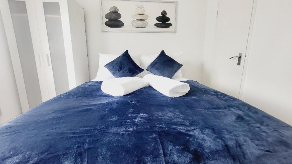 The Aryton Gould House - 2 To 3 Bed Apartment *
