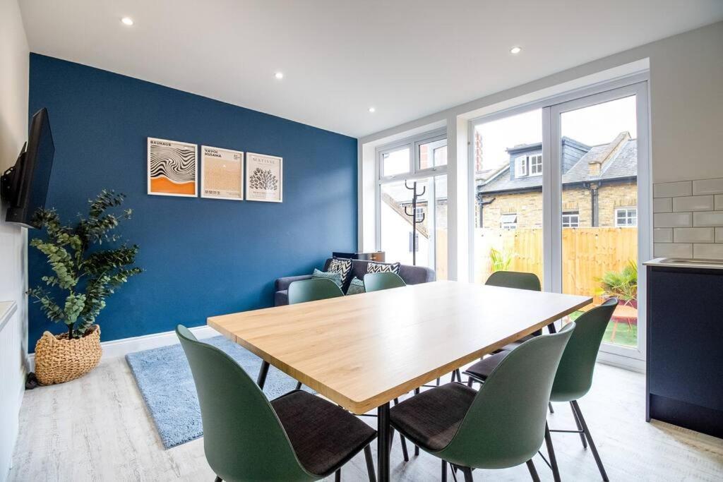 Spacious 3 Bed 3 Bath Aldgate Appartement *