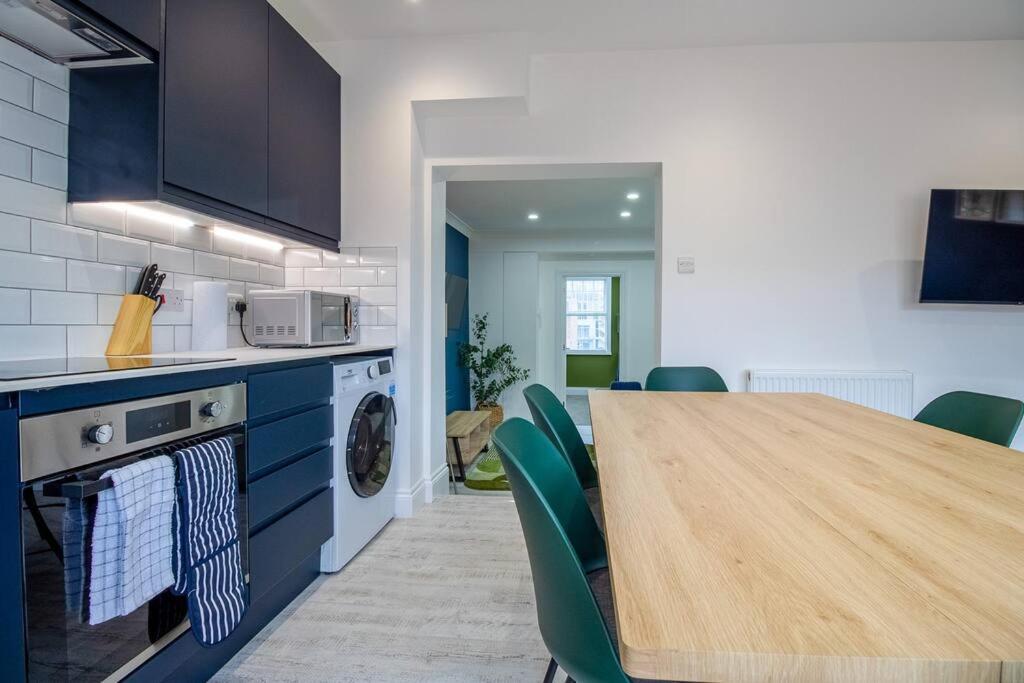 Spacious 3 Bed 3 Bath Aldgate Appartement