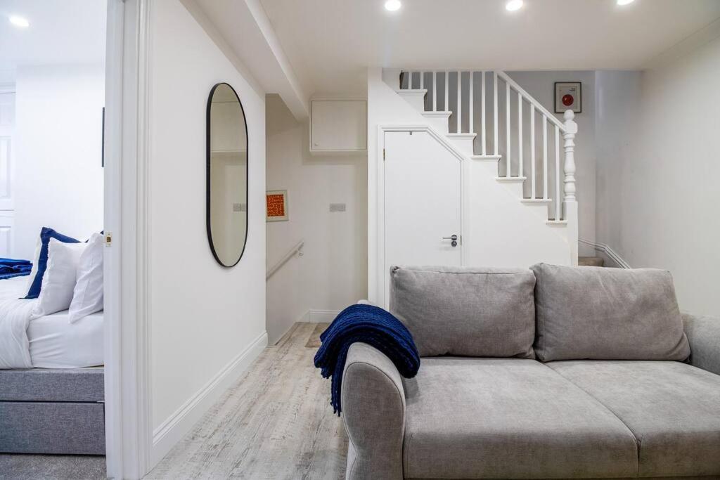 Spacious 3 Bed 3 Bath Aldgate Appartement *