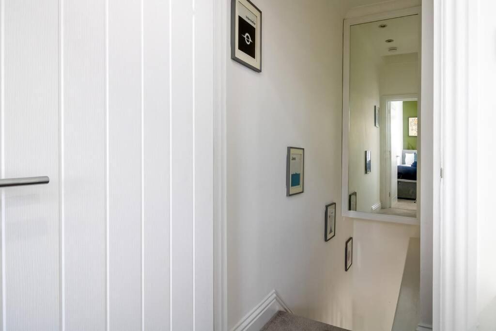 Spacious 3 Bed 3 Bath Aldgate Appartement *